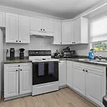 Zebra House - Close 2 All Tampabay Has To Offer