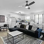 Zebra House - Close 2 All Tampabay Has To Offer