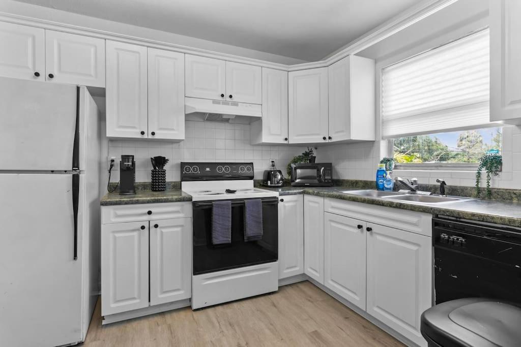 Zebra House - Close 2 Tampabay Has To Offer *