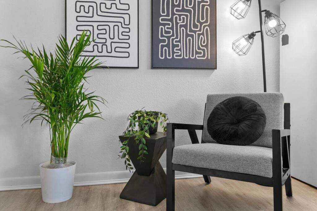 Zebra House - Close 2 Tampabay Has To Offer Holiday home *